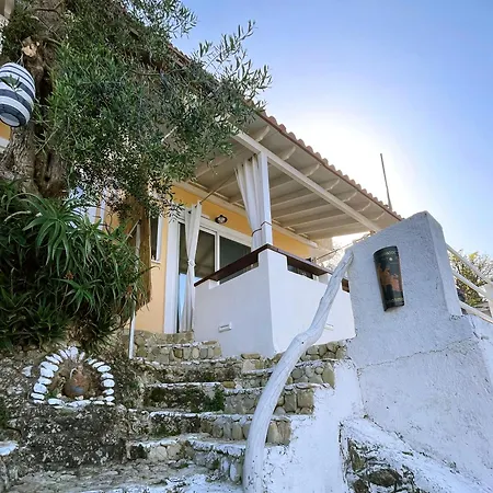 Chelona - Coastal Apartman Hlomósz