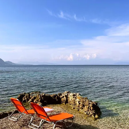 Chelona - Coastal Apartman Hlomósz